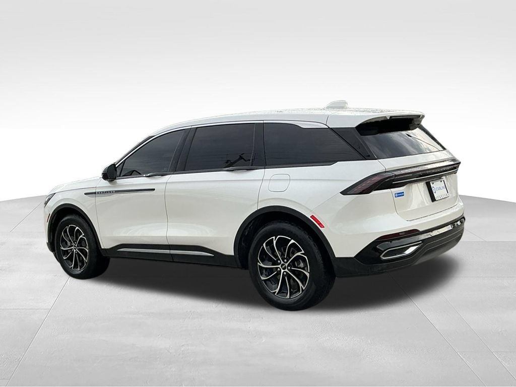 Used 2026 Lincoln Nautilus Premier AWD/4WD image 5