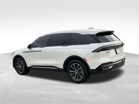 Used 2026 Lincoln Nautilus Premier AWD/4WD image 5