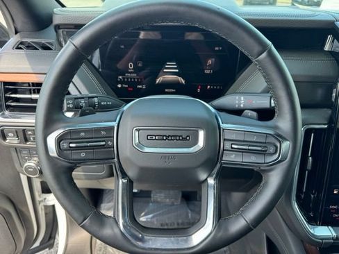 Used 2025 GMC Yukon Denali AWD/4WD image 18