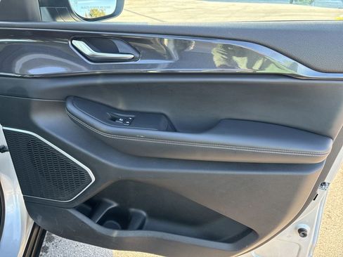 Used 2022 Jeep Grand Cherokee L Laredo w/ Luxury Tech Group I image 20