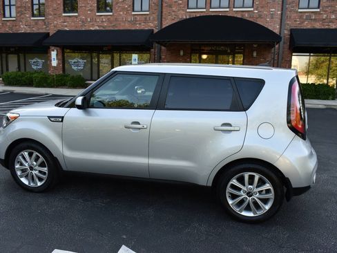 Used 2017 Kia Soul + FWD image 38
