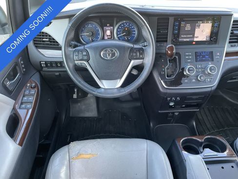 Used 2015 Toyota Sienna Limited Premium FWD image 11