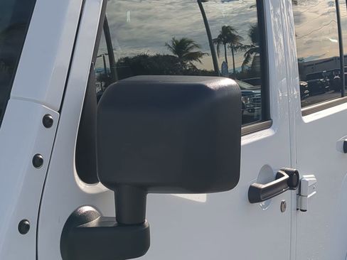 Used 2014 Jeep Wrangler Unlimited Sahara w/ Connectivity Group image 12