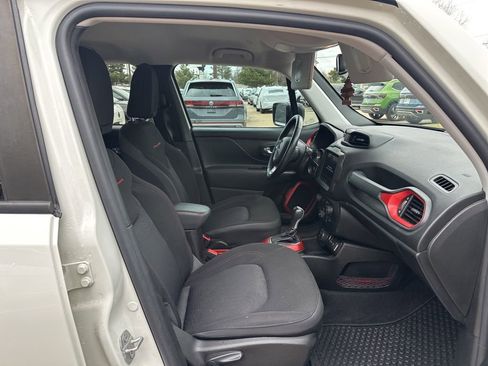 Used 2021 Jeep Renegade Trailhawk w/ Trailer Tow Group image 18