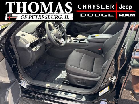 Used 2025 Nissan Altima 2.5 SV FWD image 9