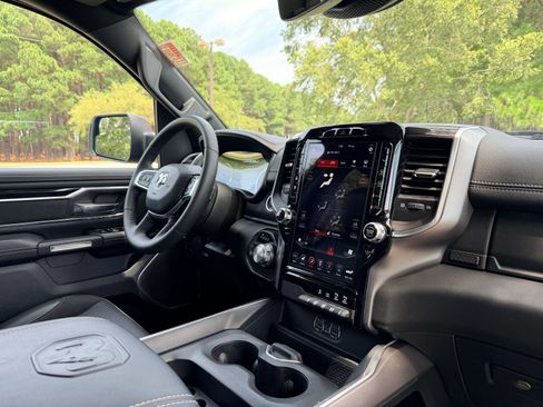 Used 2021 RAM 1500 Laramie w/ Sport Appearance Package AWD/4WD image 17