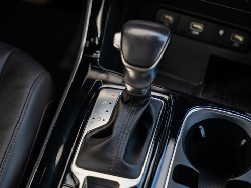 Used 2024 Kia Carnival EX image 39