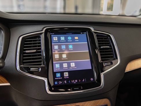 Used 2025 Volvo XC90 B6 Plus image 27