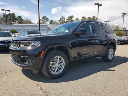 New 2026 Jeep Grand Cherokee Laredo image 3
