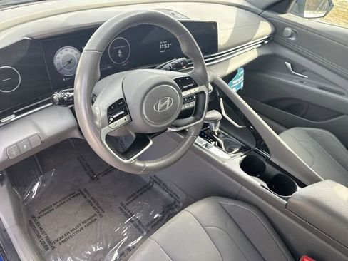 Used 2025 Hyundai Elantra SEL FWD image 12