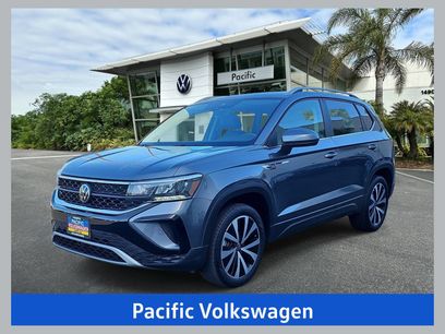 Used 2023 Volkswagen Taos SE w/ Panoramic Sunroof Package