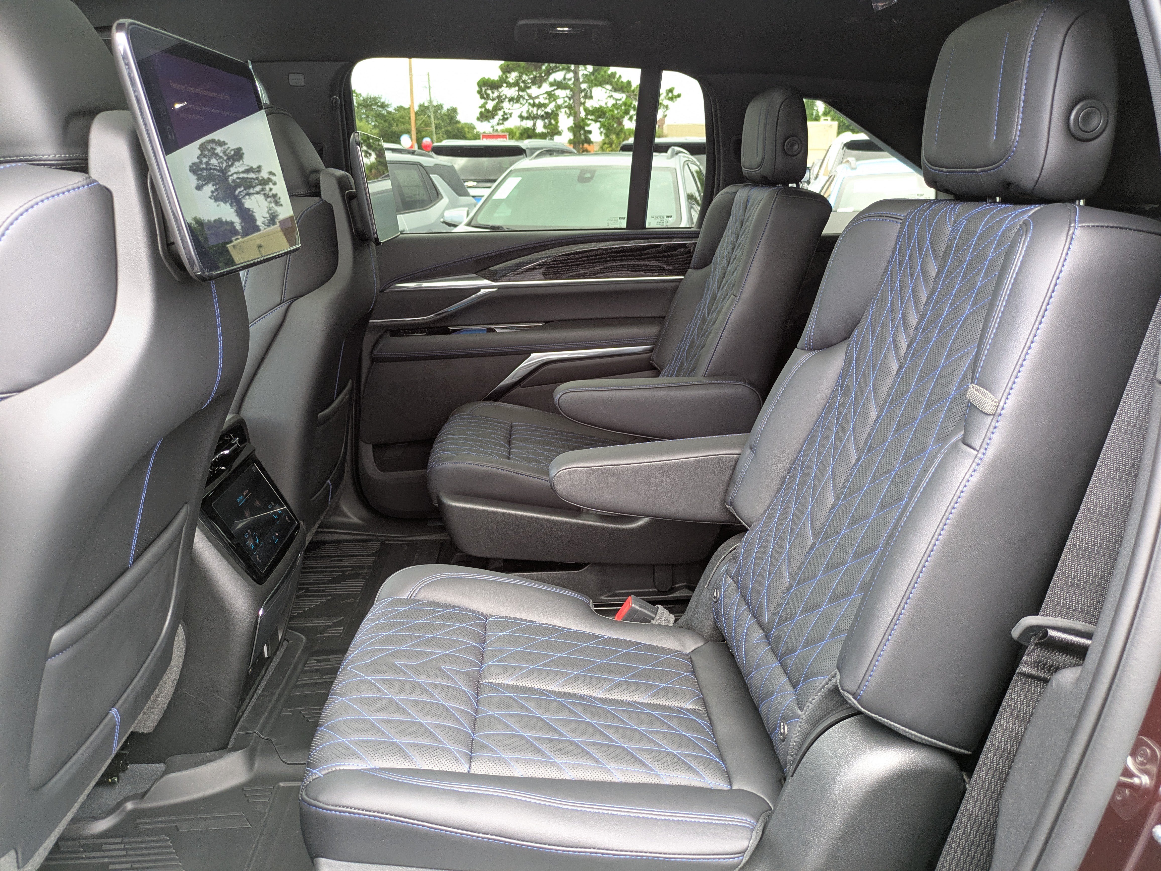 New 2026 Cadillac Escalade IQ Sport 1 w/ LPO, Floor Liner Package AWD/4WD image 8