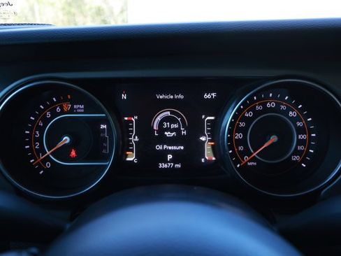 Used 2023 Jeep Gladiator Willys AWD/4WD image 12