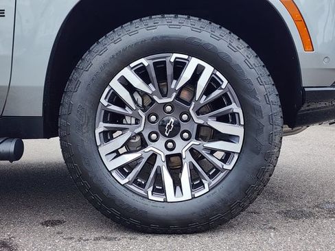 Used 2025 Chevrolet Tahoe Z71 AWD/4WD image 12