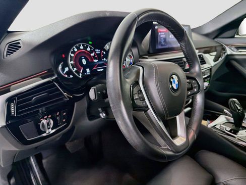 Used 2019 BMW 530i w/ Convenience Package RWD image 9