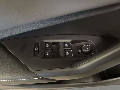 Used 2025 Volkswagen Jetta SE image 18