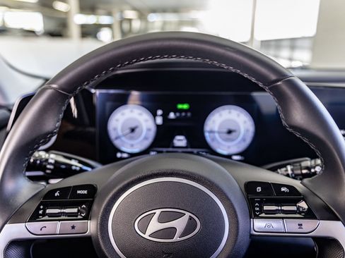 Used 2025 Hyundai Elantra SEL FWD image 12