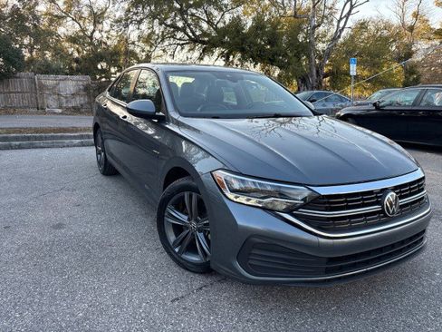 Used 2024 Volkswagen Jetta SE image 5