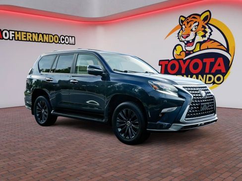 Used 2023 Lexus GX 460 Premium w/ Accessory Package AWD/4WD image 3