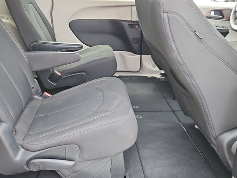 Used 2023 Chrysler Voyager LX FWD image 24