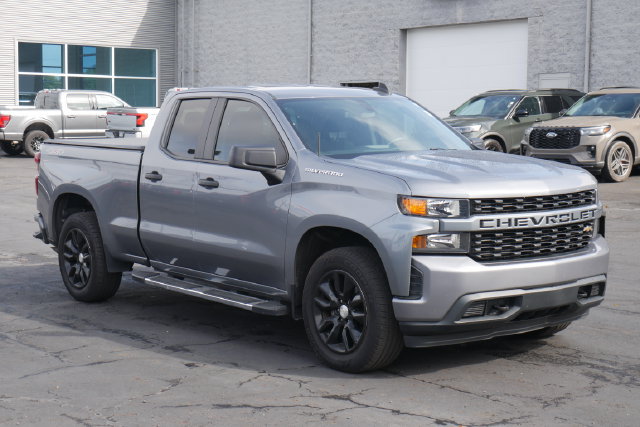 Used 2020 Chevrolet Silverado 1500 Custom w/ Custom Value Package AWD/4WD image 5