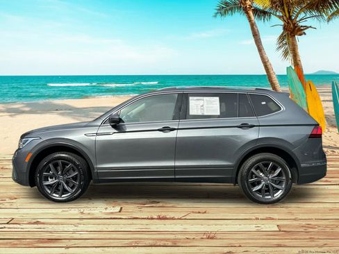 Used 2023 Volkswagen Tiguan SE FWD image 3