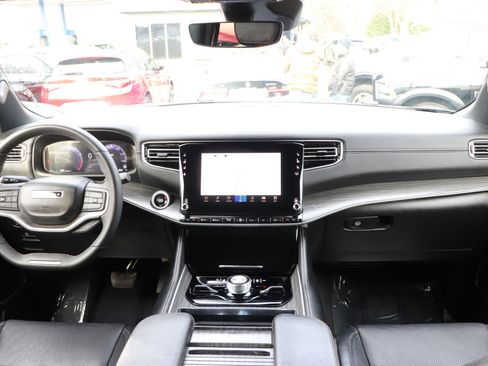 Used 2024 Jeep Wagoneer Series III image 18