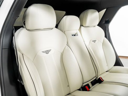 Used 2023 Bentley Bentayga Extended Wheelbase image 34