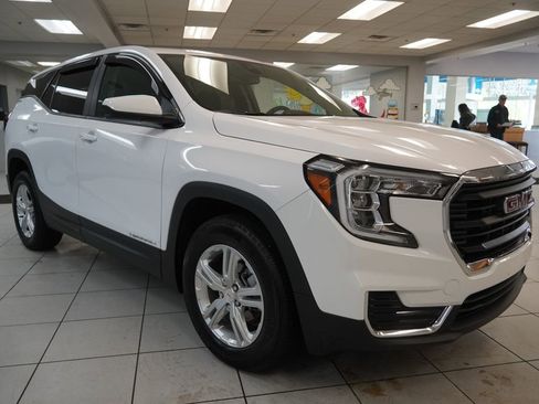 Used 2024 GMC Terrain SLE FWD image 15