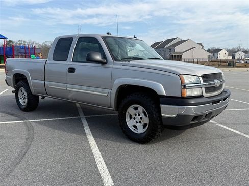 Used 2005 Chevrolet Silverado 1500 4x4 Extended Cab w/ Safe And Sound Package image 9
