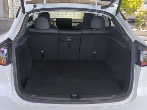 Used 2023 Tesla Model Y Long Range image 13