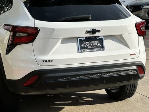Used 2024 Chevrolet Trax RS w/ Sunroof Package image 6