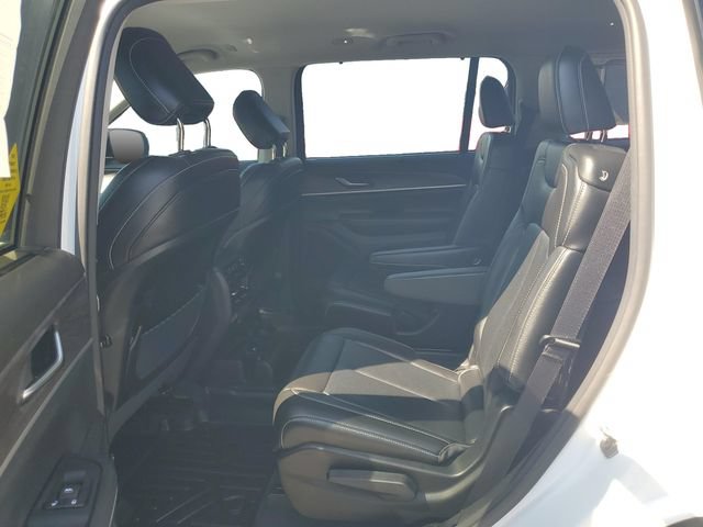 Used 2023 Jeep Grand Cherokee L Limited w/ Luxury Tech Group II RWD image 24