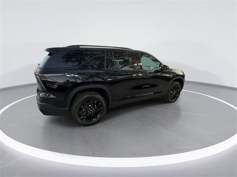 Used 2026 Chevrolet Traverse LT w/ Midnight/Sport Edition image 8