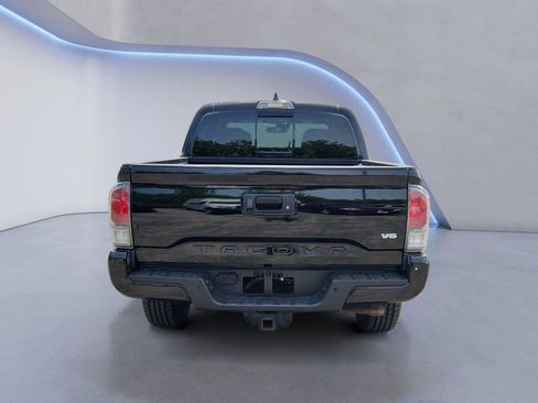 Used 2020 Toyota Tacoma TRD Sport w/ Technology Package AWD/4WD image 4