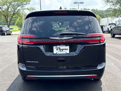 New 2025 Chrysler Pacifica Select image 34
