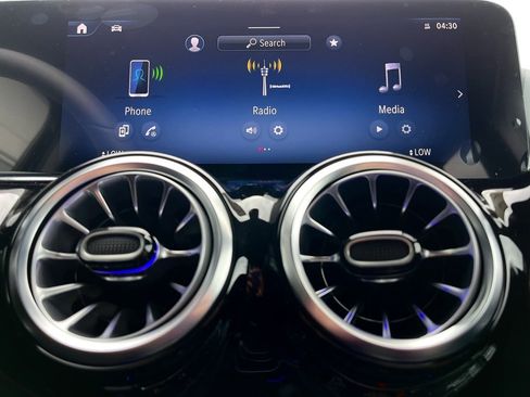 Used 2025 Mercedes-Benz GLA 250 4MATIC image 26