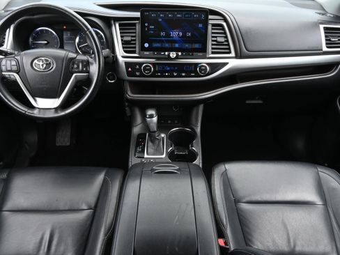 Used 2014 Toyota Highlander XLE AWD/4WD image 16