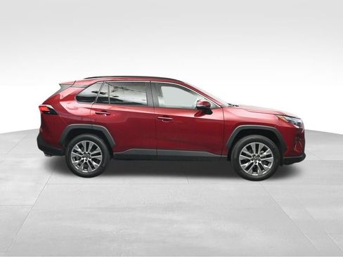 Used 2022 Toyota RAV4 XLE Premium FWD image 6