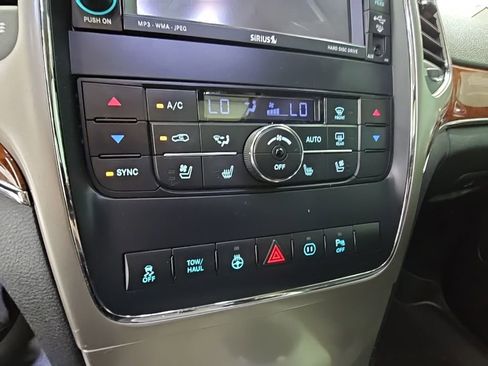 Used 2011 Jeep Grand Cherokee Limited w/ Luxury Group II image 18