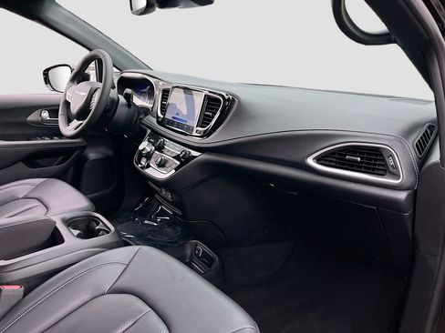 Certified 2025 Chrysler Pacifica Select image 29
