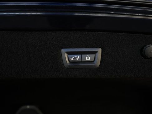 Used 2019 BMW 740i xDrive w/ Cold Weather Package image 11