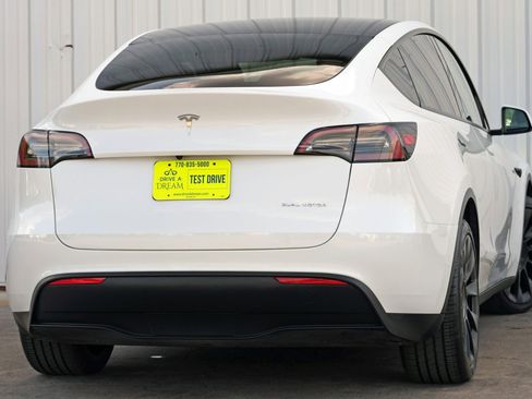 Used 2023 Tesla Model Y Long Range image 5