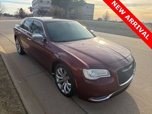 Used 2019 Chrysler 300 Limited image 1