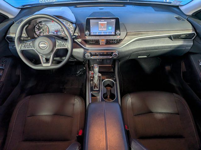 Used 2024 Nissan Altima 2.5 SV FWD image 14