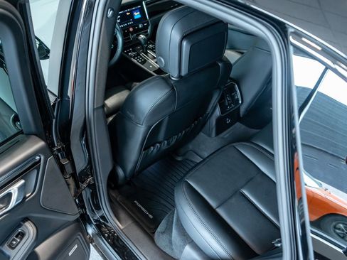 Certified 2026 Porsche Macan AWD/4WD image 23