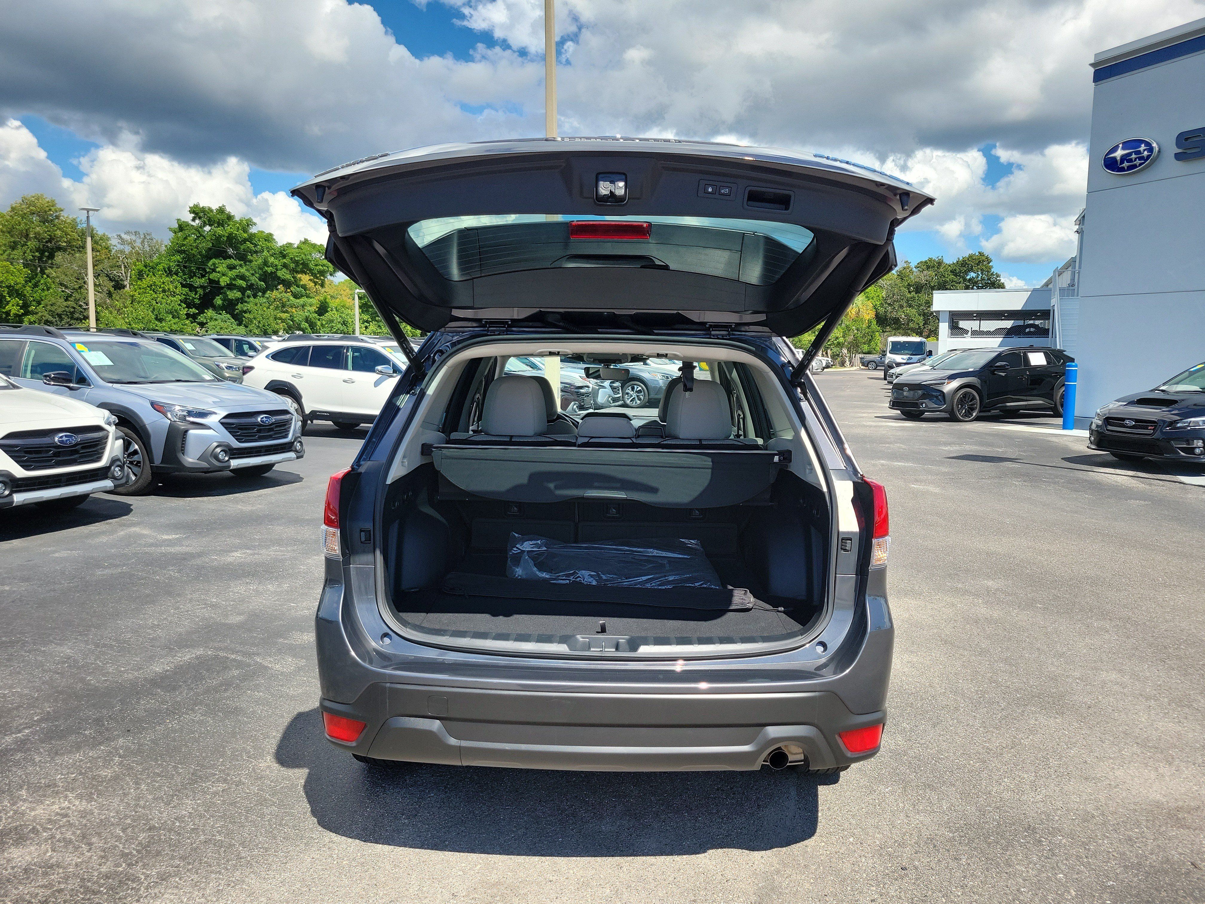 Certified 2023 Subaru Forester Premium AWD/4WD image 11