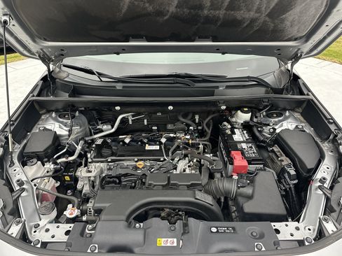 Used 2021 Toyota RAV4 XLE Premium image 34