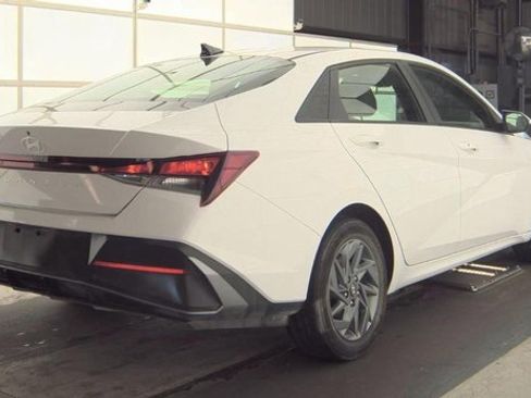 Certified 2024 Hyundai Elantra SEL image 3