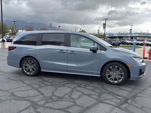 Certified 2026 Honda Odyssey Touring image 7